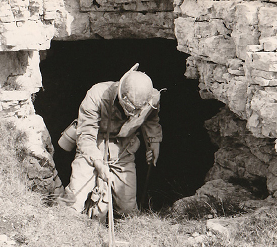 Vercors 1965, Clan des Tritons avec la lampe Aquilon de chez Desautel